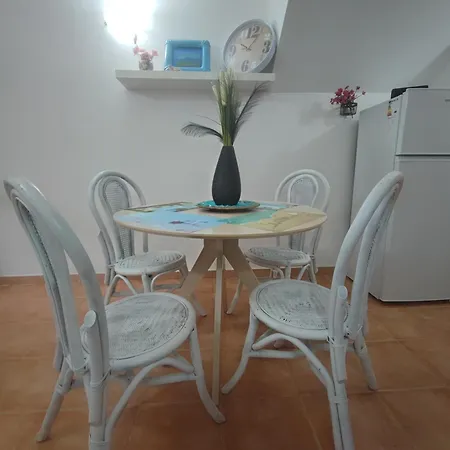 Emadi House شقة *