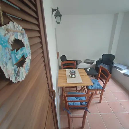 Emadi House アパート